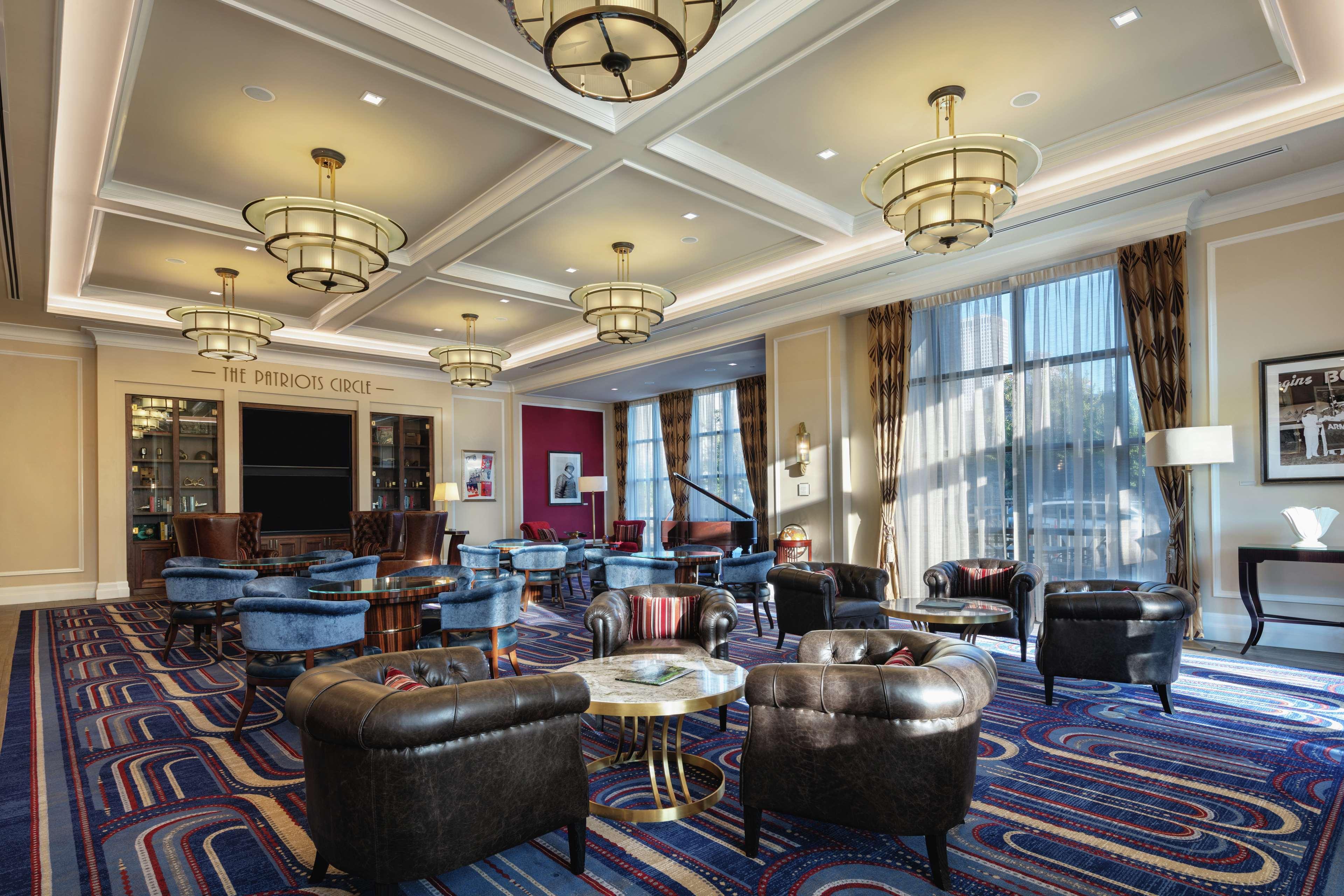 The Higgins Hotel New Orleans, Curio Collection By Hilton Zewnętrze zdjęcie